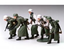 1:35 WWII German Winter Infantry Figure Set