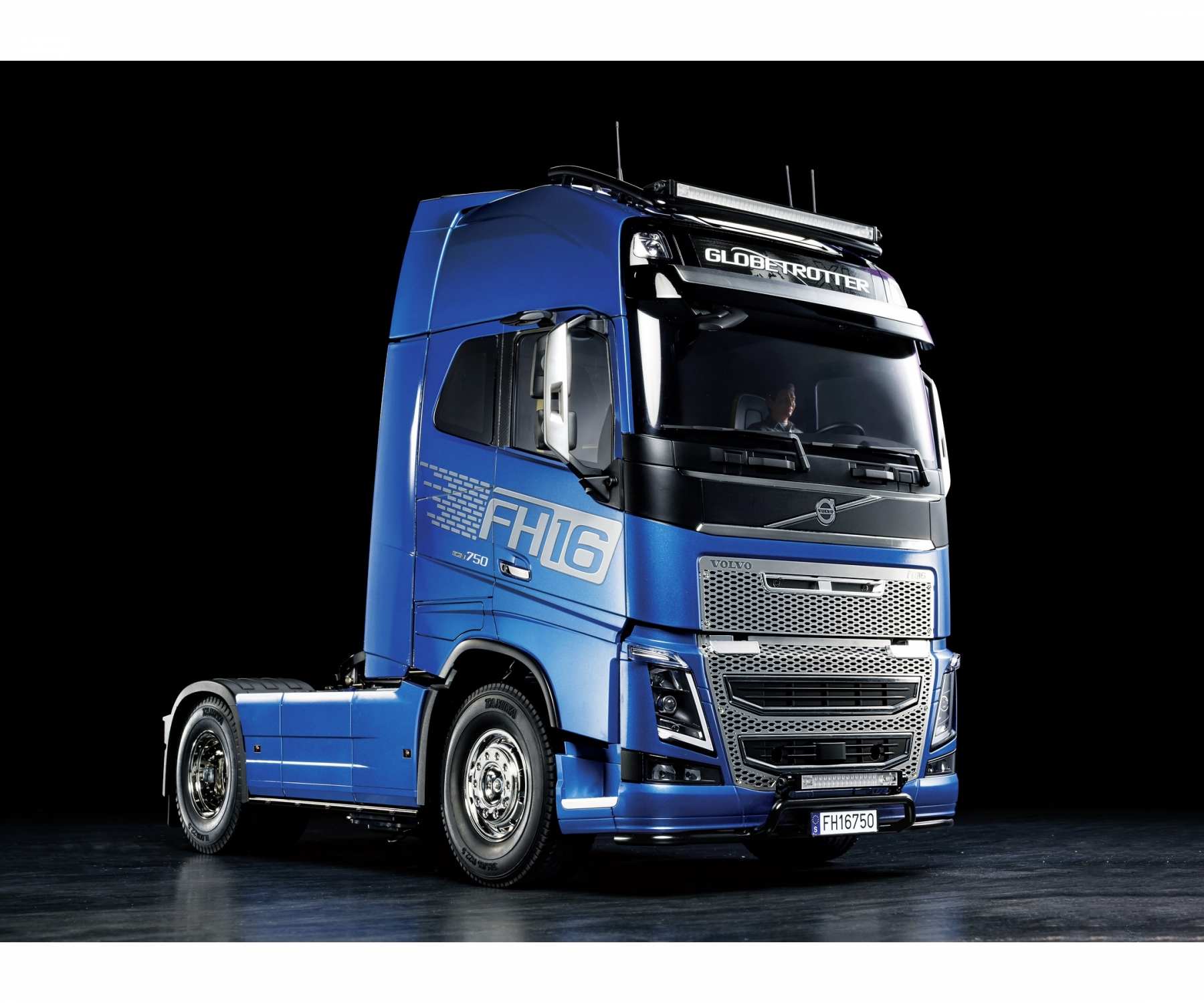 自動車 TAMIYA VOLVO FH16 GLOBETROTTER 750 RC TAMIYA 56375 1:14 RC Volvo FH16 XL 750 4x2 - Assembly Kit