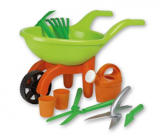 Brouette avec outils de jardin