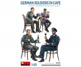 1:35 Fig. soldats allemands au café (4)