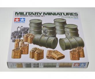 1:35 Diorama-Set Ger.Barrel & Jerry Can, model kit