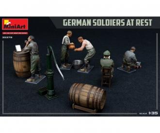 1:35 Fig. Ger. Soliders at Rest (5) SE