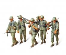 1:35 WWII Fig.-Set MG-Crew Maneuver, model kit