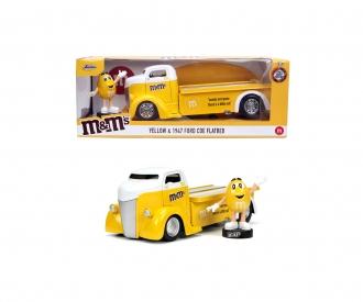 M&Ms Yellow 1947 Ford COE Flatbed 1:24