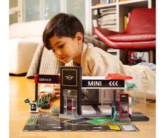 Mini Showroom Set + 1 Vehicle