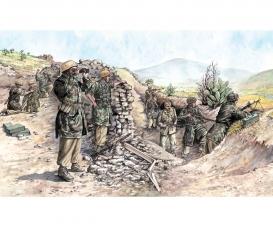 Italeri German Paratroopers Model Kit 1:72