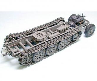 1:35 Ger. SdKfz.9 Famo 18to Halftrack(8)