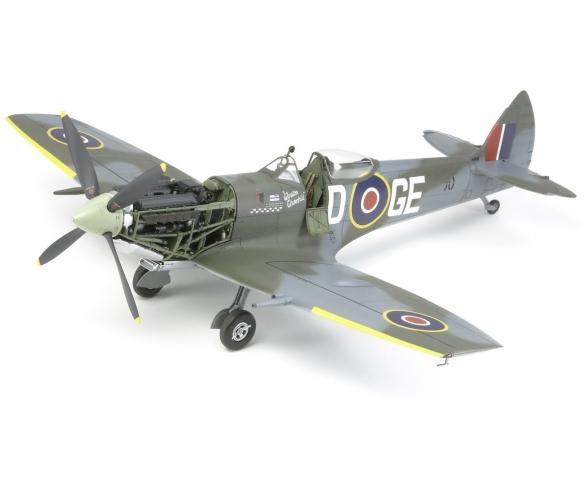 1:32 Supermarine Spitfire Mk.XVIe, model kit