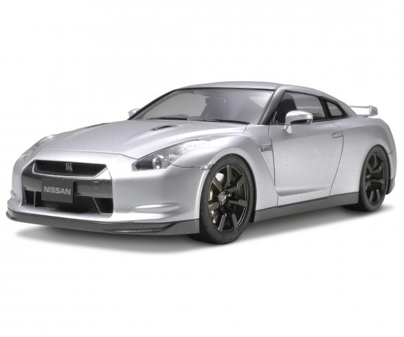 1:24 Nissan GT-R Streetversion, model kit